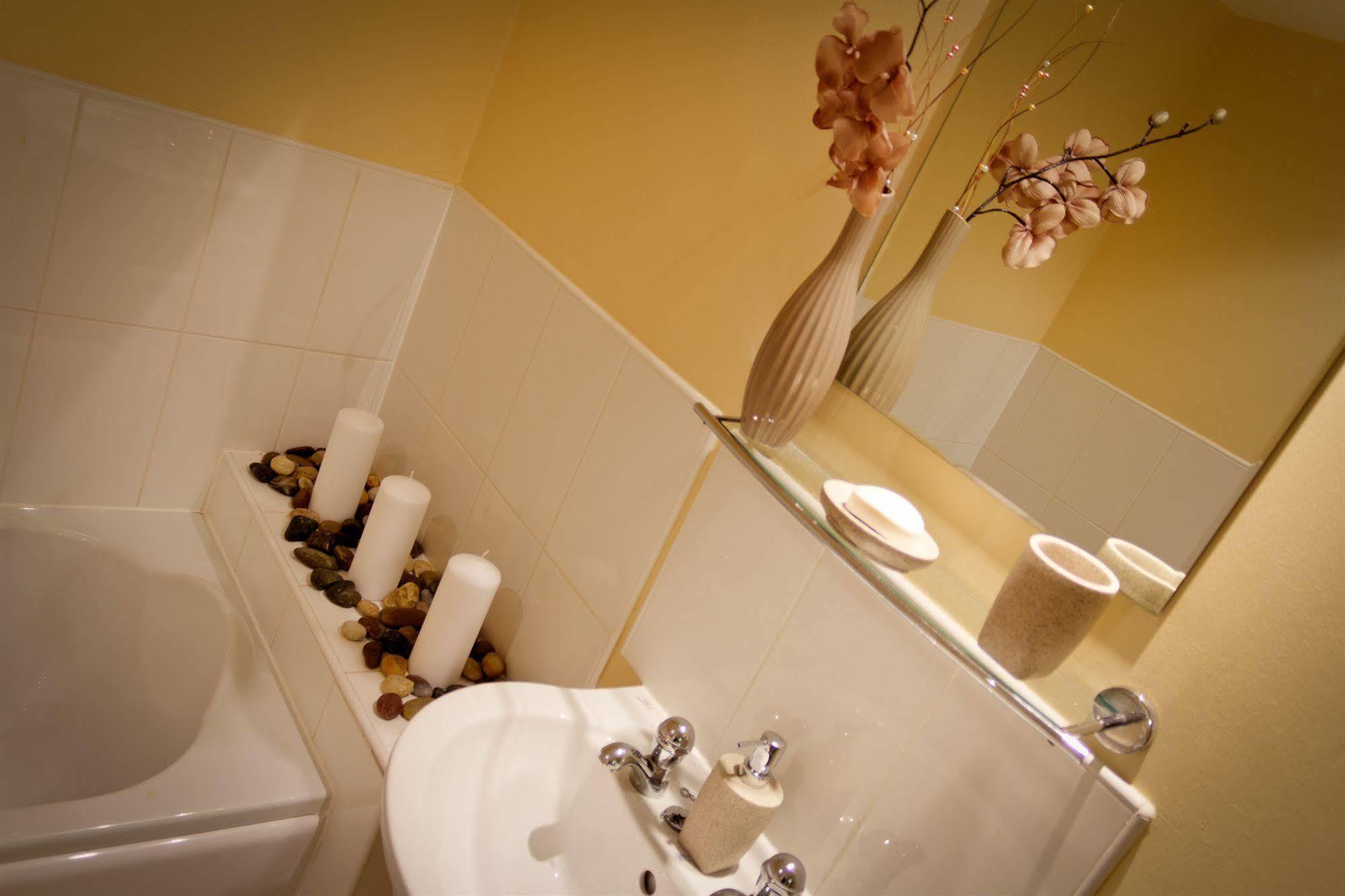 The Lindley Suite - Simple2Let Serviced Apartments Huddersfield Eksteriør bilde